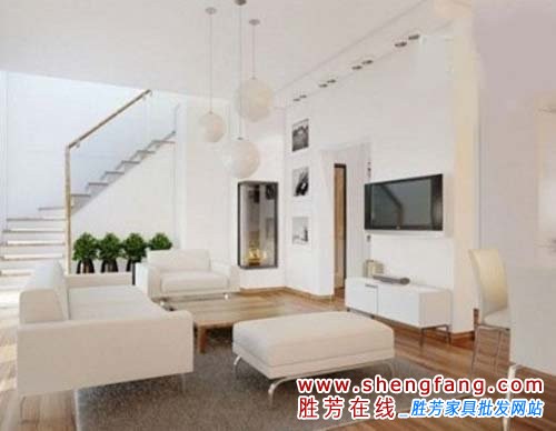 整體空間以白色為主色調(diào)，純凈又悠然。搭配木質(zhì)的地板以及百葉窗的設(shè)計(jì)，整體空間與自然非常和諧，營(yíng)造出溫馨的氣氛。