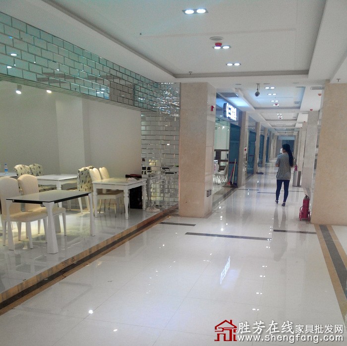 勝芳三強(qiáng)家具城展廳今天正式開(kāi)業(yè)