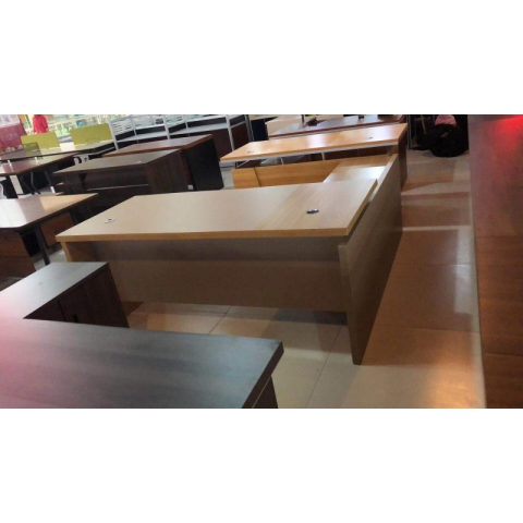 勝芳會(huì)議桌批發(fā) 辦公椅 辦公臺 老板桌 老板臺 總裁桌 經(jīng)理桌 主管桌 大班桌 辦公家具 亞太家具