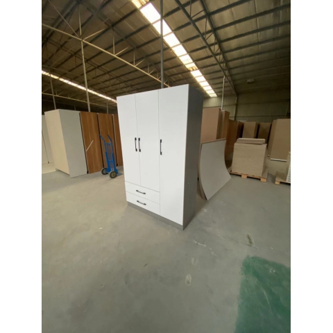 勝芳家具 家具批發(fā) 實(shí)木衣柜 三門外開衣柜 兩門外開衣柜 兩層三門衣柜 三門內(nèi)開衣柜 臥室家具 坤融家具