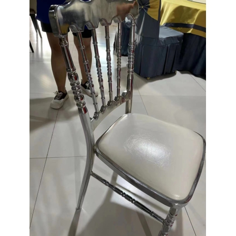 勝芳家具批發(fā) 復(fù)古式餐椅 禮堂椅 靠背椅 休閑椅 竹節(jié)椅 婚慶椅 洽談椅 宴會(huì)椅 酒店椅 酒店家具 客廳家具 金勝達(dá)酒店家具