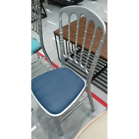 勝芳家具批發(fā) 復古式餐椅 禮堂椅 靠背椅 休閑椅 竹節(jié)椅 婚慶椅 洽談椅 宴會椅 酒店椅 酒店家具 客廳家具 金勝達酒店家具