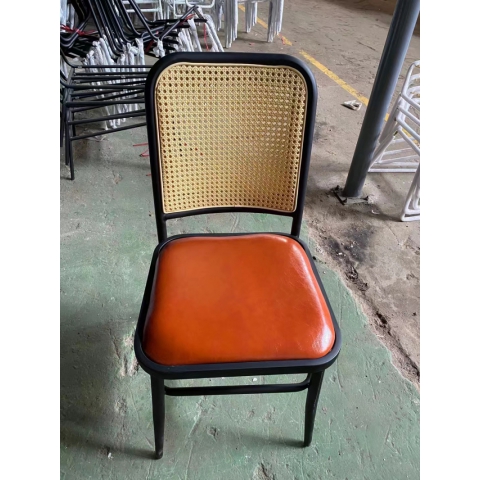 勝芳家具批發(fā) 酒店椅 復(fù)古椅 軟包椅 賓利椅 中式椅 蝴蝶椅 實木椅 宴會椅 休閑椅 洽談椅 餐廳椅 包房椅 酒店家具 餐廳家具 客廳家具 博旭家具批發(fā)