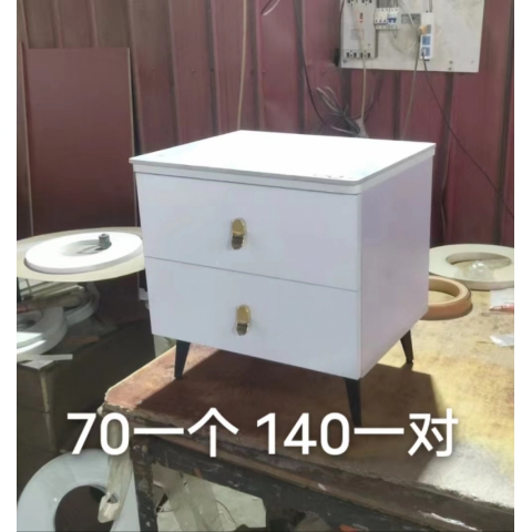 勝芳床頭柜批發(fā) 簡(jiǎn)易床頭柜 出租房床頭柜 儲(chǔ)物柜 小戶(hù)型床頭柜 酒水柜 單體床頭柜 板式面床頭柜  臥室家具  帶抽屜永興家具