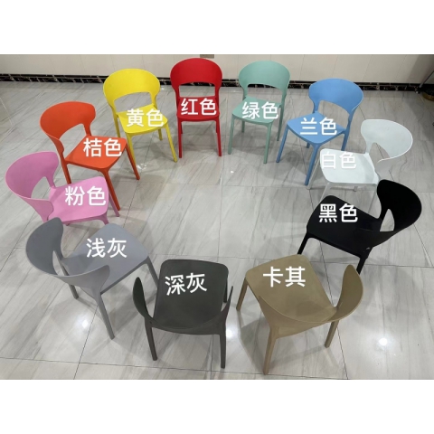 勝芳塑料椅批發(fā) 排檔桌椅 戶外椅 注塑椅 陽臺椅 洽談椅  時尚椅 馬卡龍椅 溫莎椅 牛角椅 竹節(jié)宴會椅 休閑椅    軟包方凳 塑料牛角椅 折疊桌  通達家具
